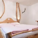 招待所 Atelier Garni Astei 格罗萨尔
