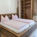 招待所 Atelier Garni Astei 格罗萨尔