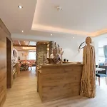 Atelier Garni Astei 4* 格罗萨尔