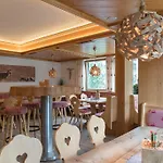招待所 Atelier Garni Astei 格罗萨尔